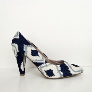 NEW Seychelles Anthropologie Pumps Heels Size 7 Blue Ikat Fabric Resort Summer